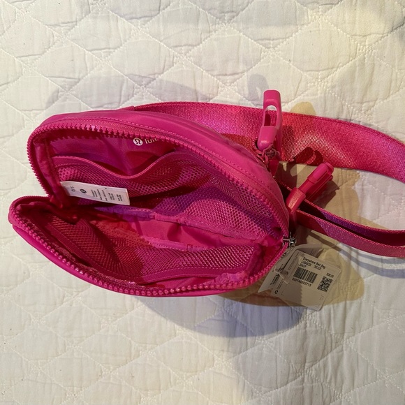 Lululemon Everywhere Belt bag sonic pink - Picture 8 of 11